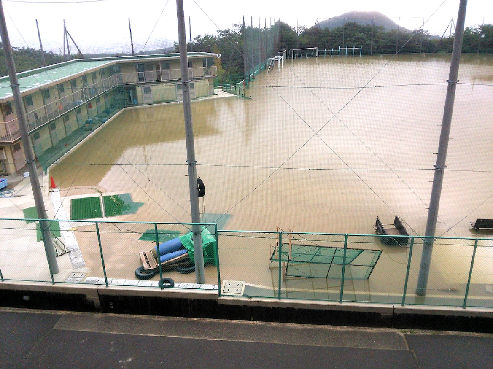 http://www.hitohaku.jp/exhibition/planning/kabutoyama-schoolyard.jpg